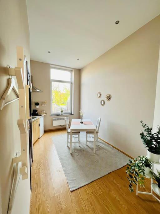 Charmant Petit Appartement. Liege Luaran gambar